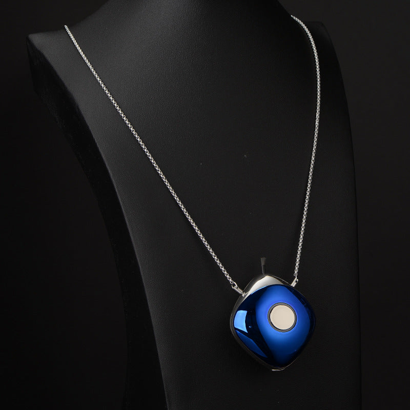 Portable air purifier necklace