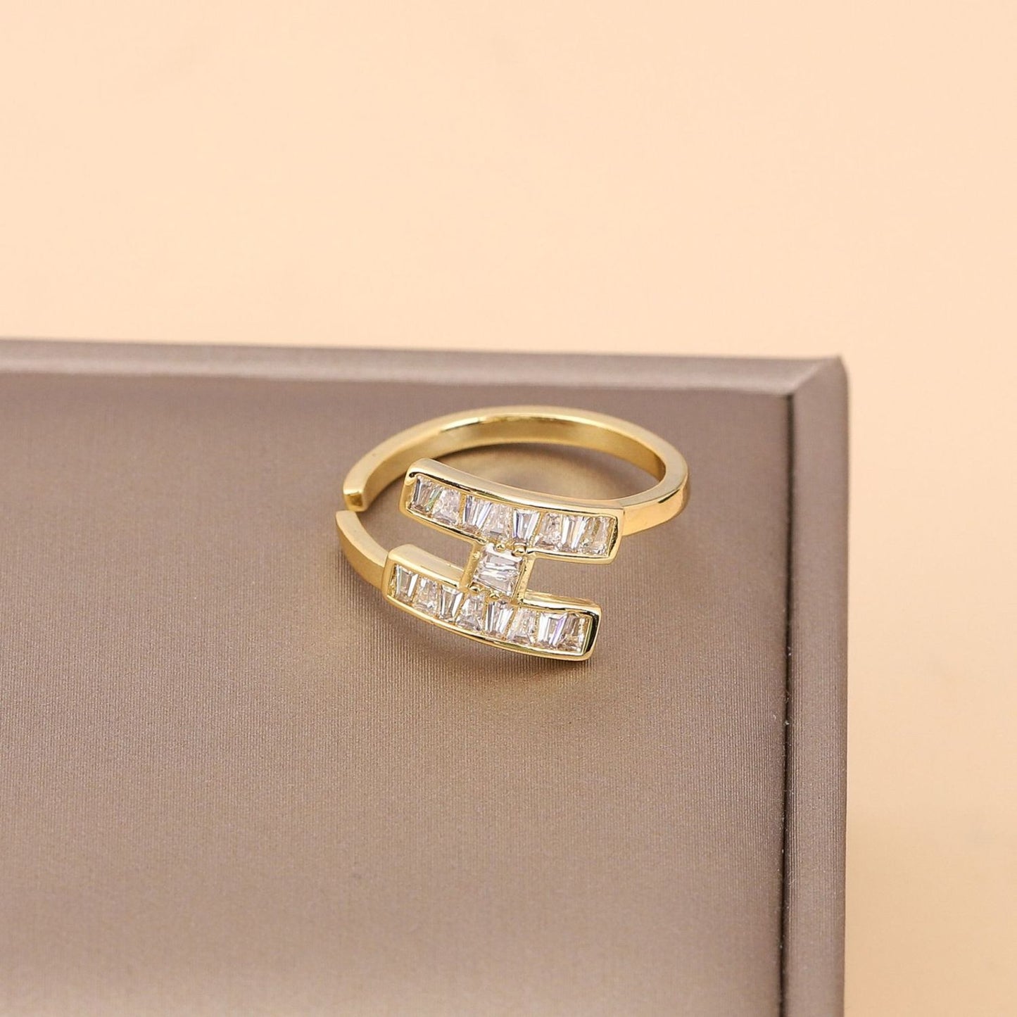 R30.H letter full set with zircon ring