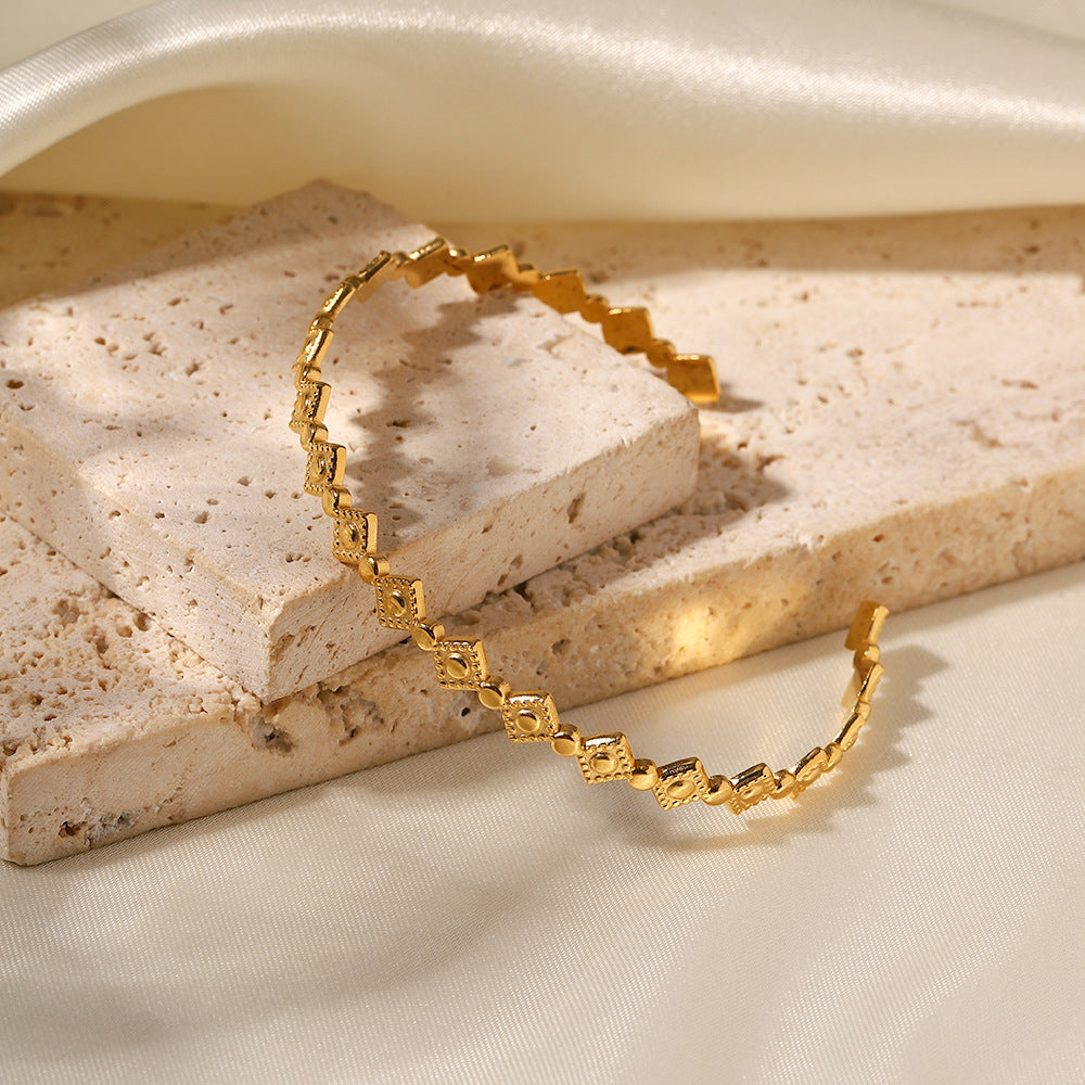 18K Gold Open Antique Design Bracelet