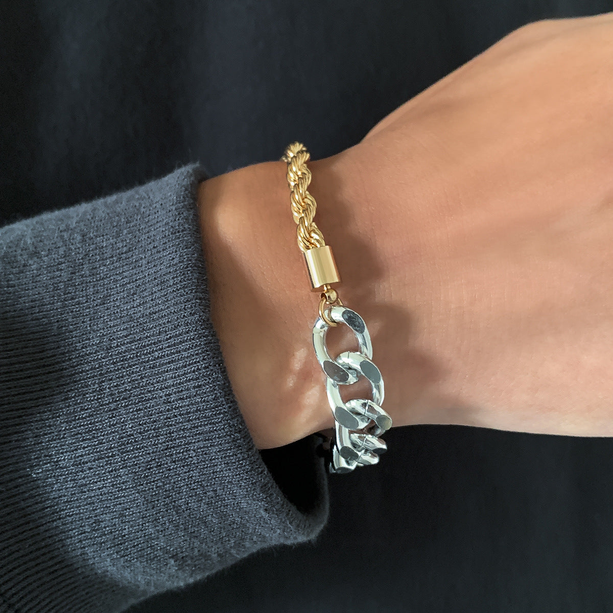 Contrasting two-color adjustable twist chain bracelet