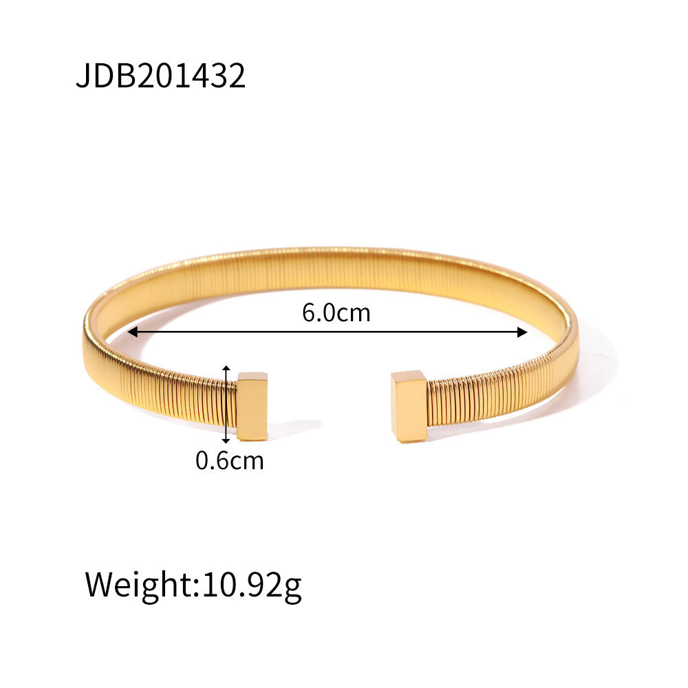 B22.18k Gold Open T Bracelet