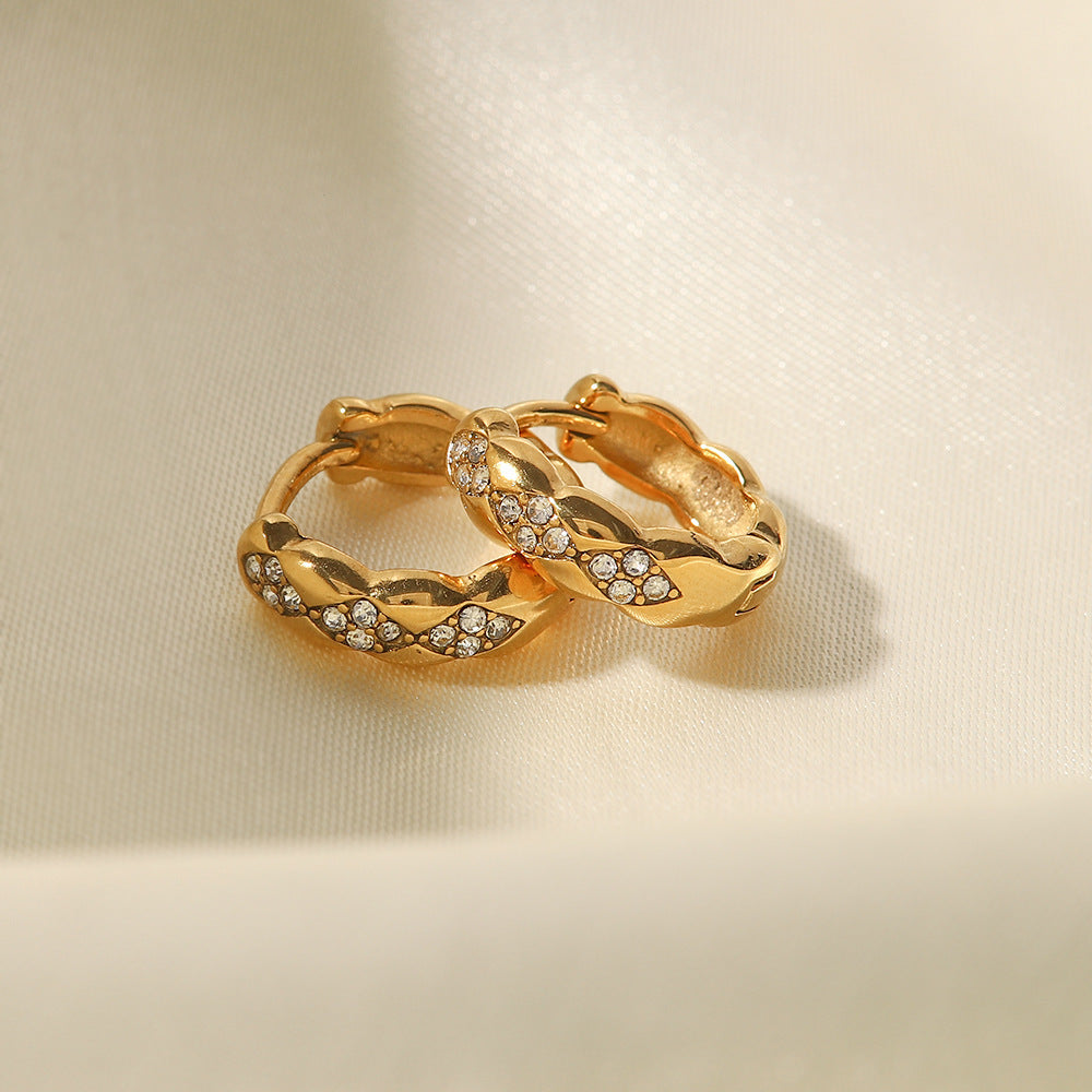 Fashionable and versatile 18K gold inlaid white diamond earrings