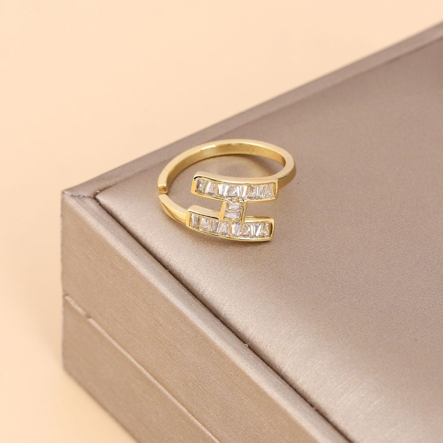 R30.H letter full set with zircon ring