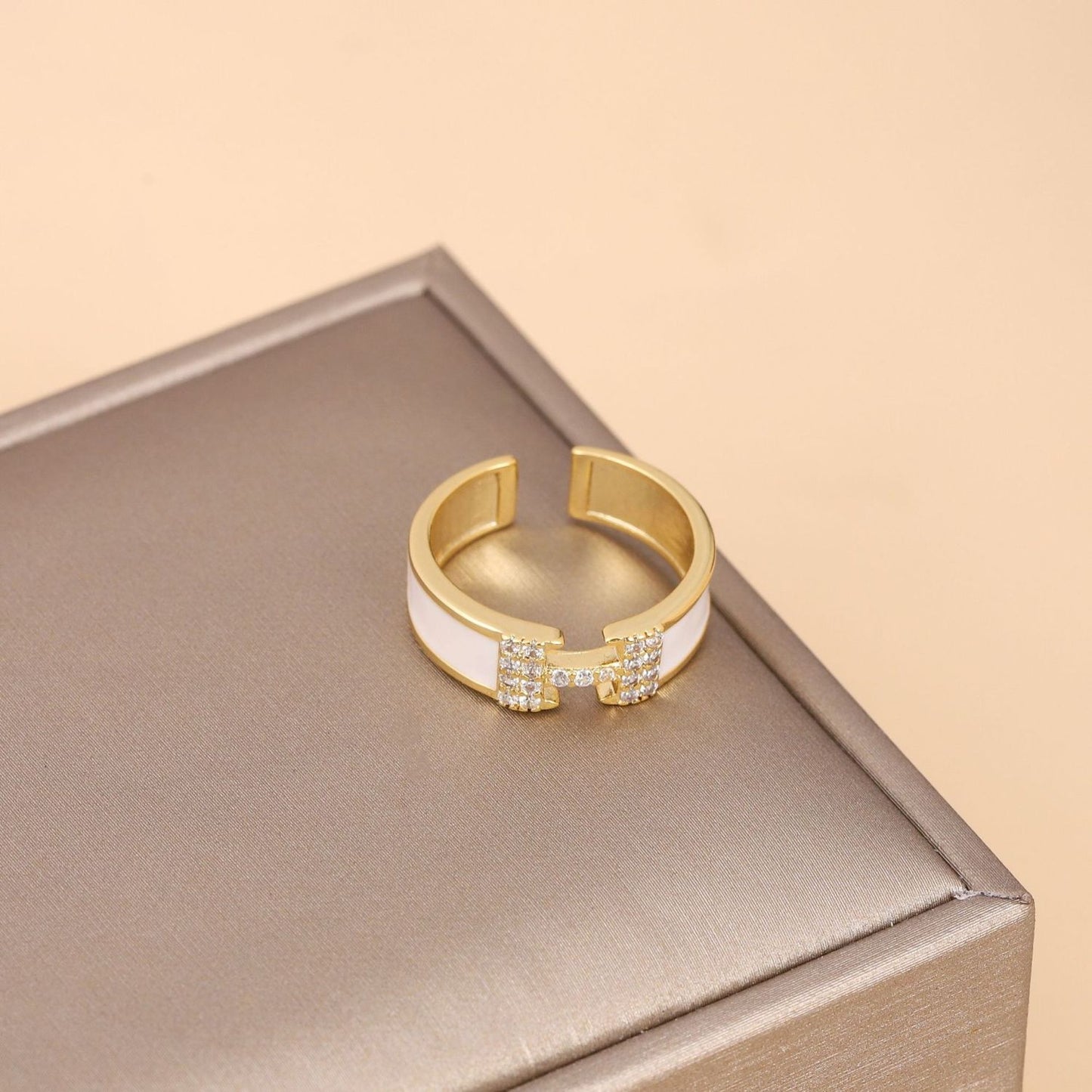 R26.H letter drip oil open ring