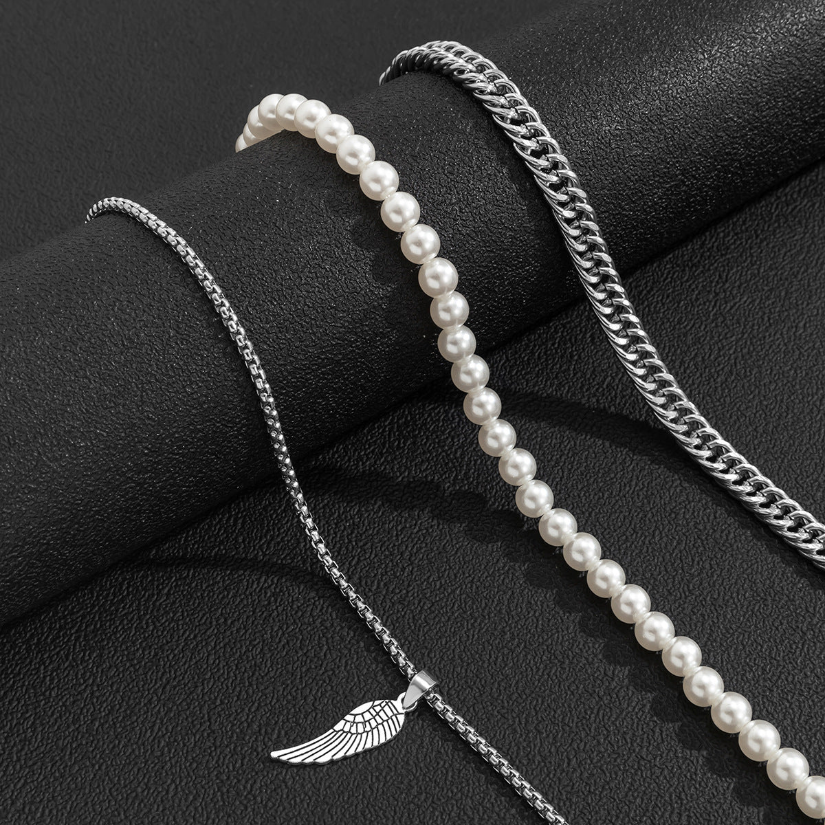 Men Delicate Vintage Layered Pearl and Feather Pendant Necklace