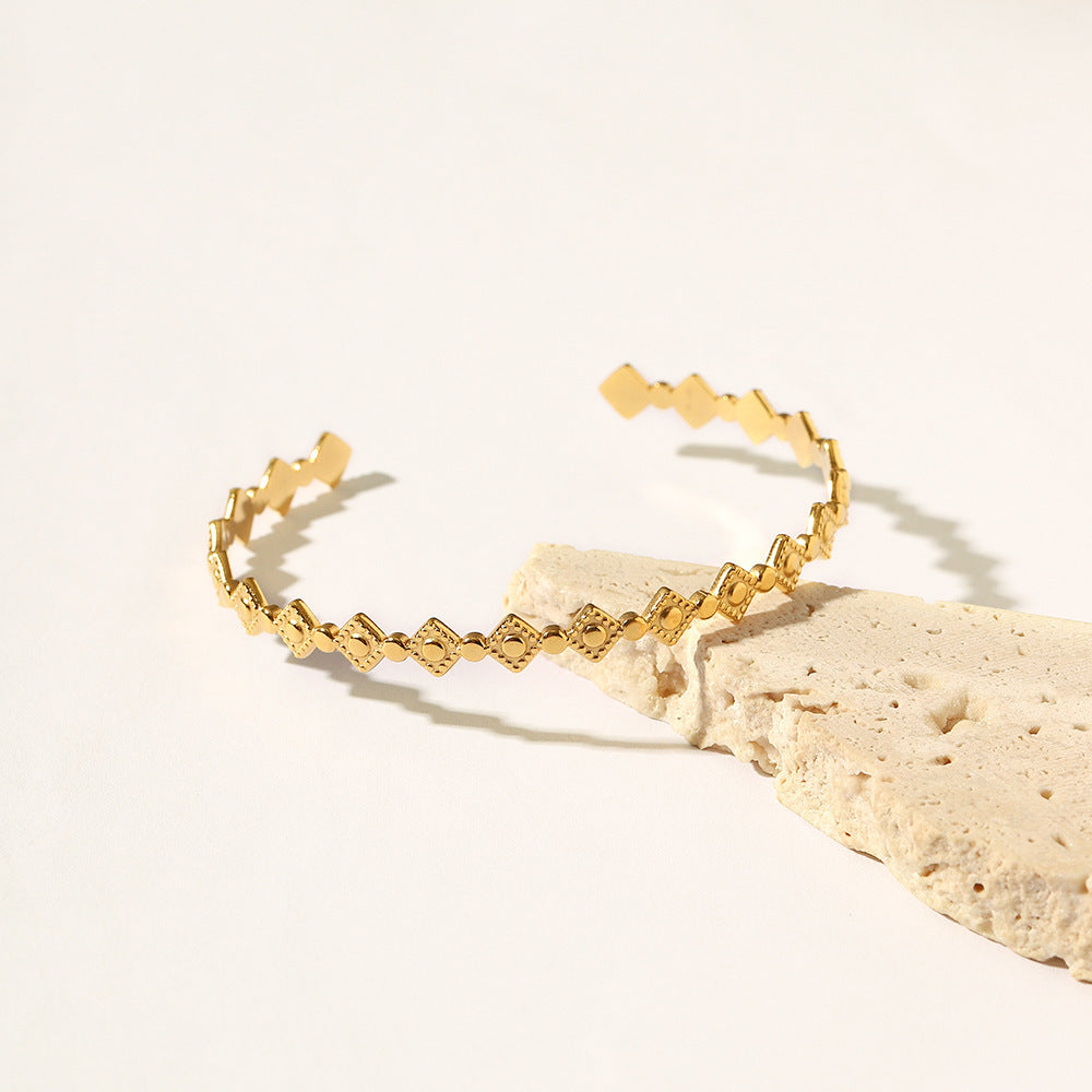 18K Gold Open Antique Design Bracelet