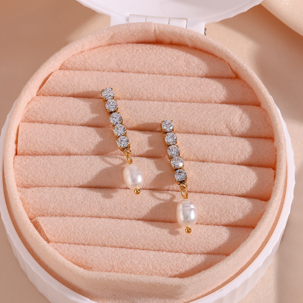 E67 Chain Earrings with Freshwater Pearls in 18k Gold